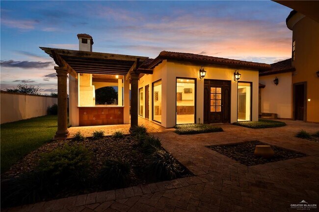 Building Photo - 2304 Antigua Dr