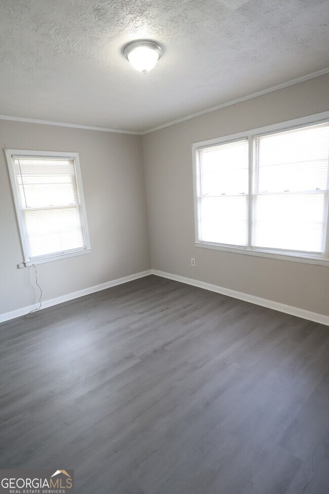 Building Photo - 351 Brook St