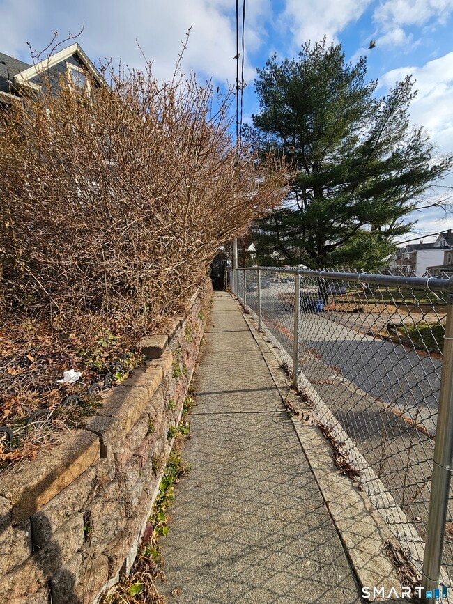 Building Photo - 57 Warren St