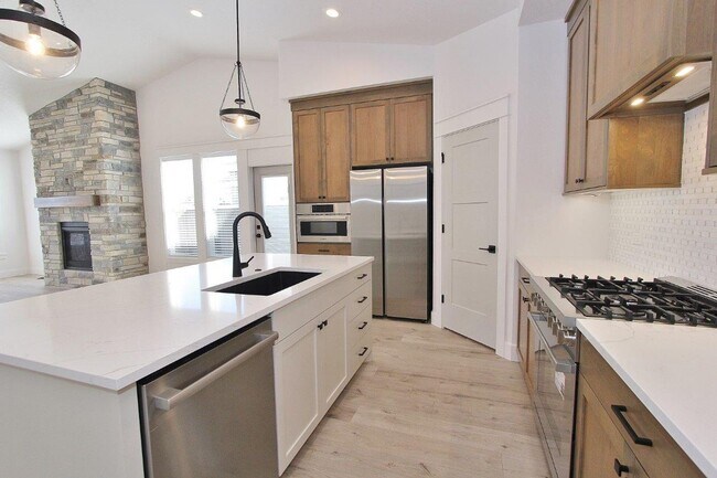 Building Photo - Immaculate Single-Level Patio Home