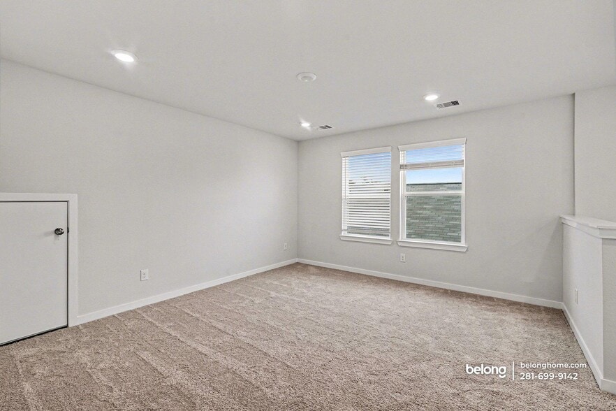 Building Photo - 4015 Ancient Honor Dr