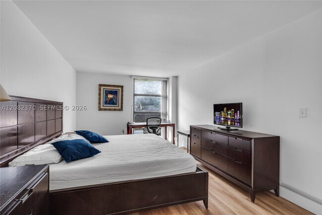 Building Photo - 2501 Brickell Ave