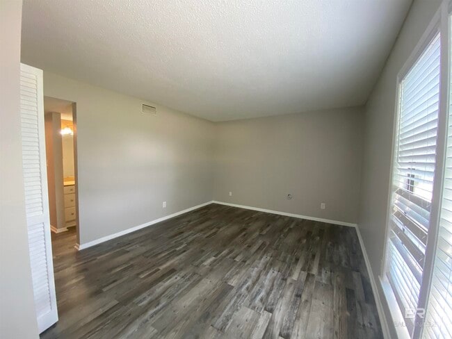 Building Photo - 109 Golf Terrace