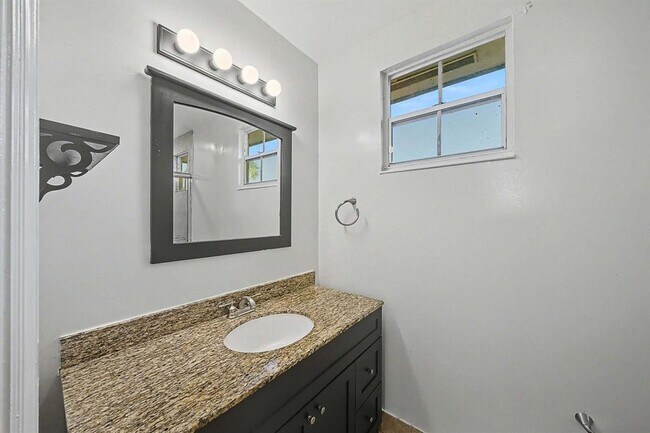 Building Photo - 5789 Woodland Point Dr