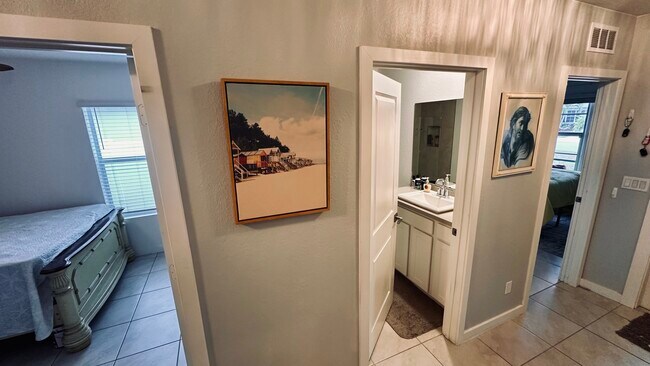 Building Photo - 3869 SE Lee St