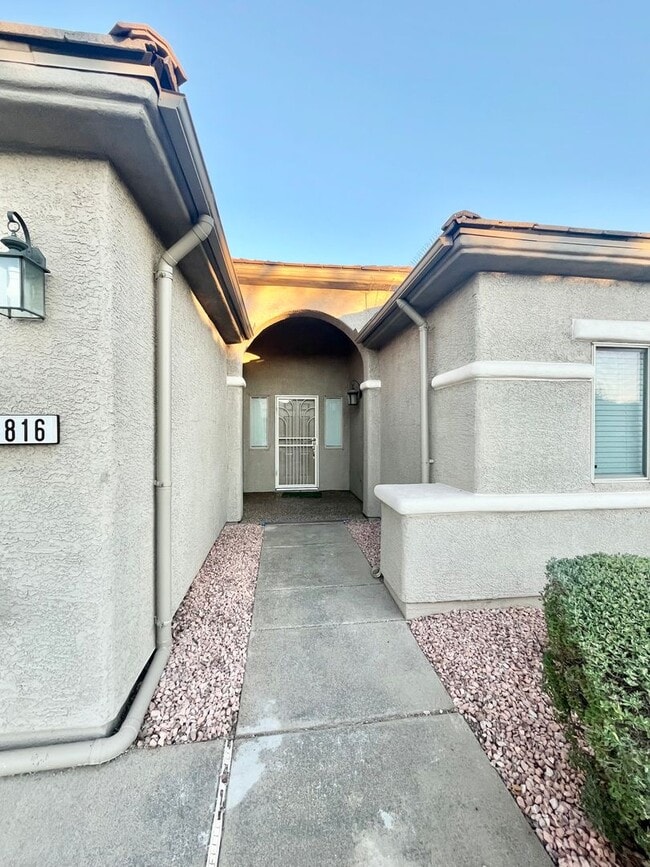 Building Photo - 2470 sq ft, remodeled single story, hard to find 5 bed, 2.5 bath, 2 car garage in guard gated Sta...