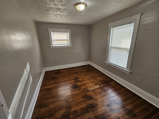 Building Photo - 4916 E 85th St