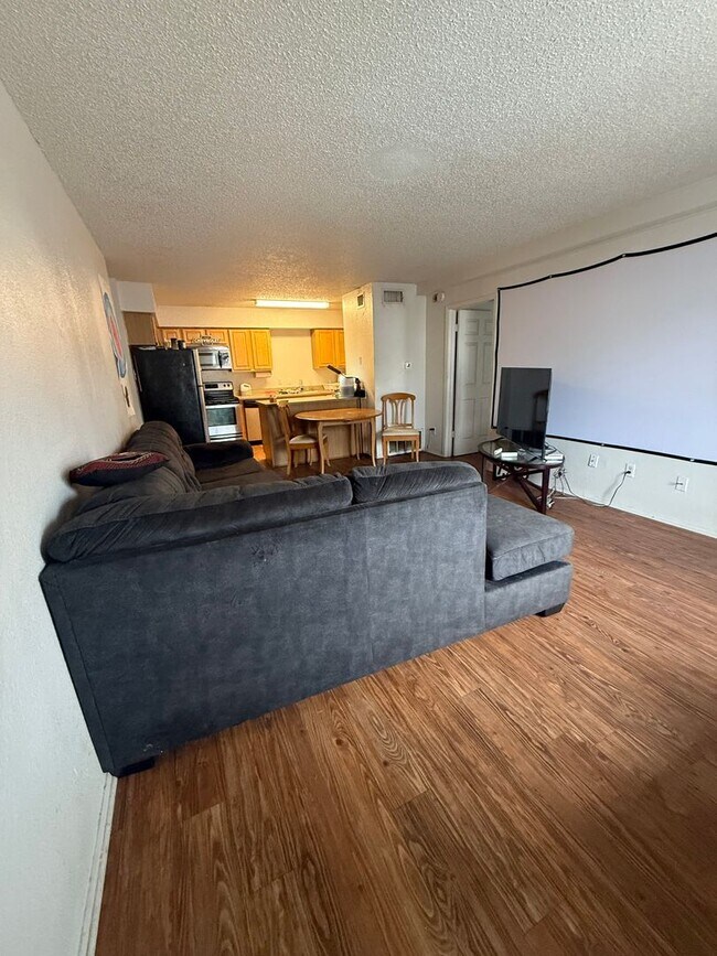 Building Photo - Langtry Apartments- 2 Bedroom 2 Bathroom