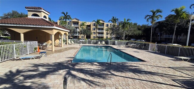 Primary Photo - 509 E Sheridan St