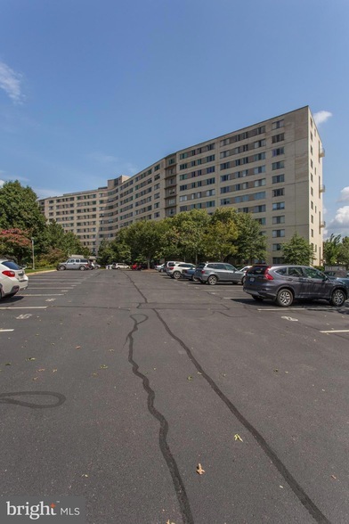 Building Photo - 1200 N Nash St