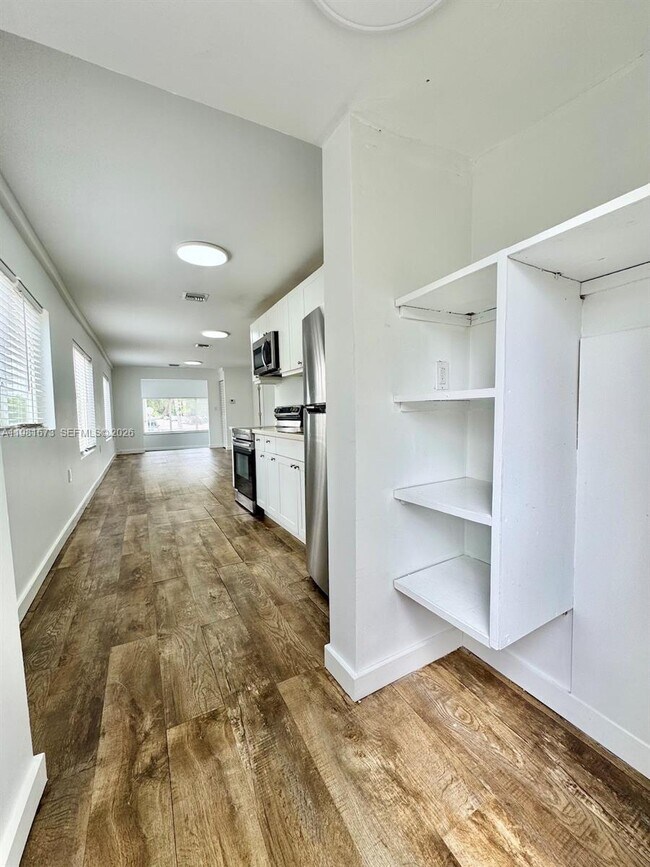 Building Photo - 929 SW 12th Ave