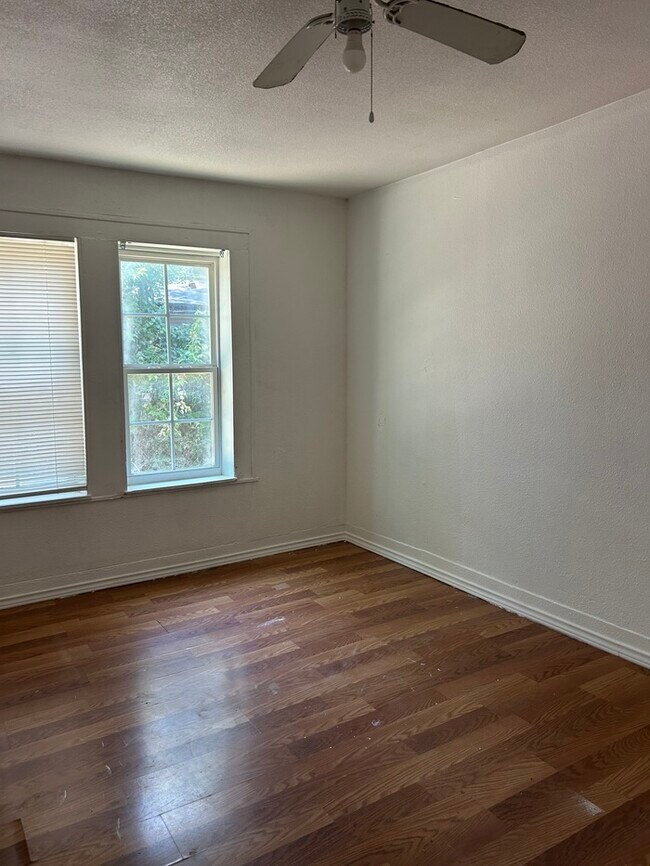 Building Photo - 3 bedroom house in Fort Worth for rent.