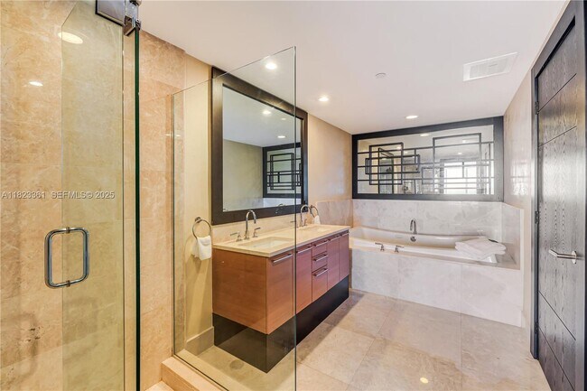 Building Photo - 17001 Collins Ave