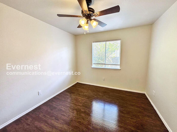 Building Photo - 1502 Sundance Dr
