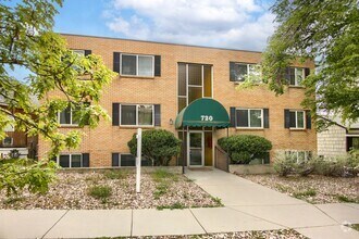 Building Photo - Stunning Condo Unit In Prime Location!