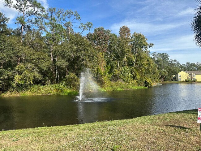 Building Photo - Spacious 3 bedroom condo, perfectly located near shopping & attractions!