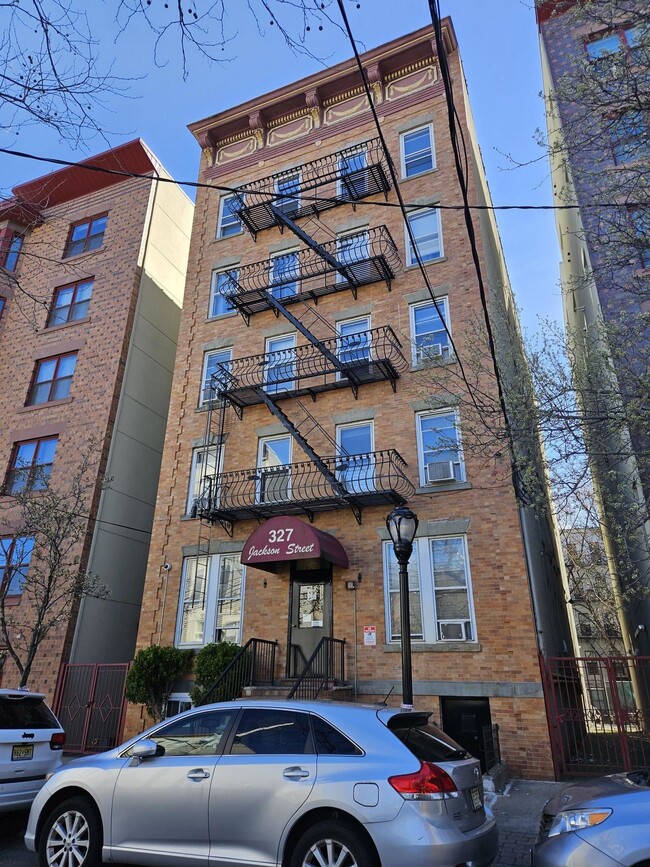 Building Photo - 327 Jackson St