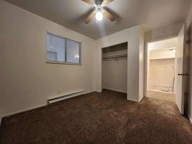 Building Photo - 677 E Clarion Dr