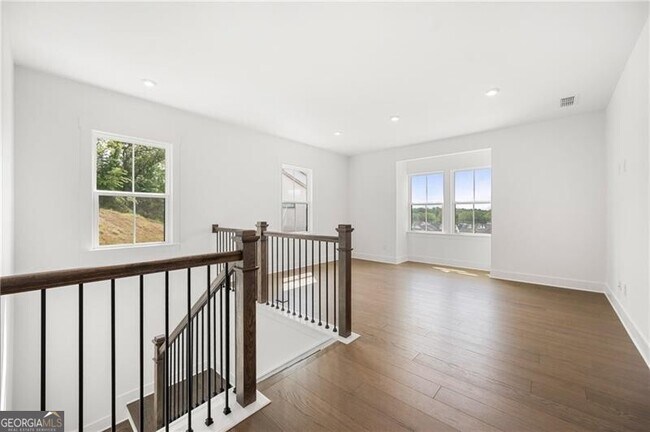 Building Photo - 2815 Medford Dr