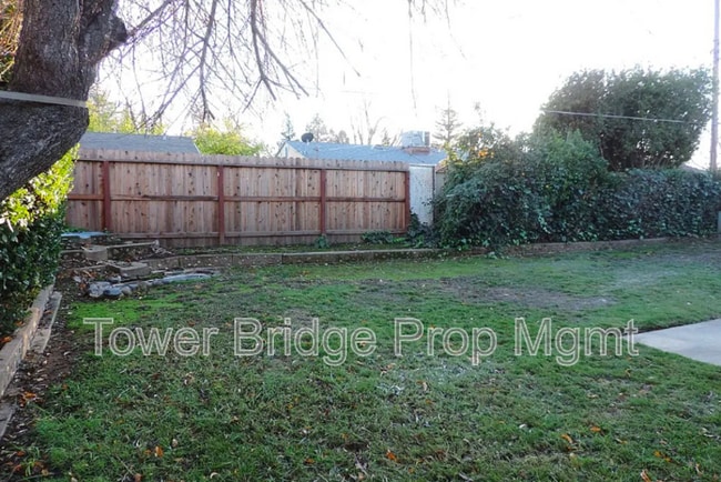 Building Photo - 10666 Van Stralen Way