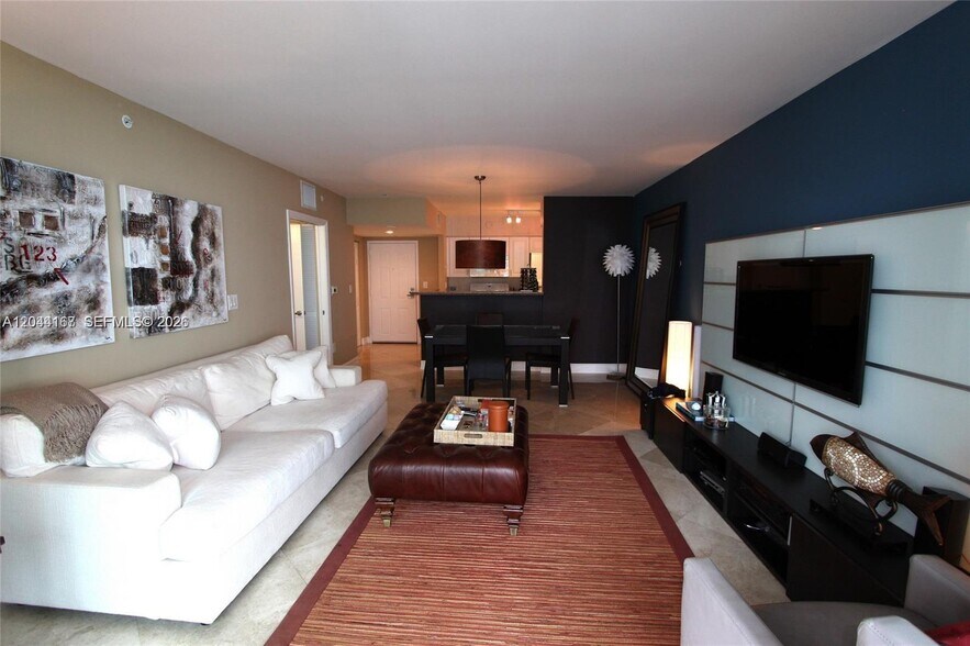 Building Photo - 1155 Brickell Bay Dr