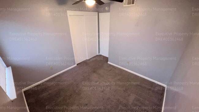 Building Photo - 3 bedroom/ 2 bathroom home nestled in a cul-de-sac.