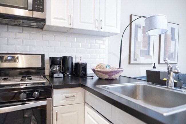 Building Photo - 230 W 113th St