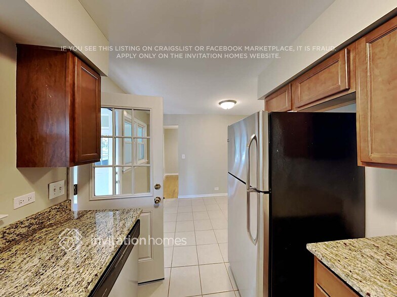 Building Photo - 404 S Crestwood Ln