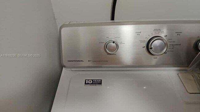 Building Photo - 207 Villa Cir