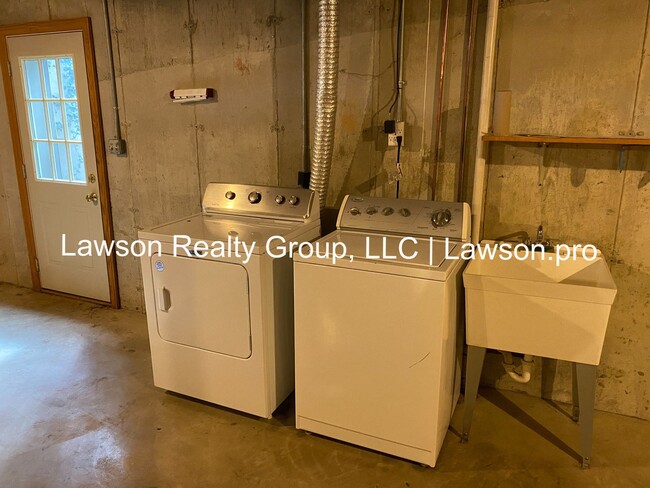 Building Photo - Spacious Hollins Four Bedroom w/ Finished Basement
