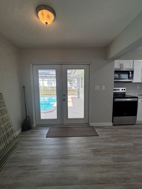 Building Photo - 9100 Bamboo Dr