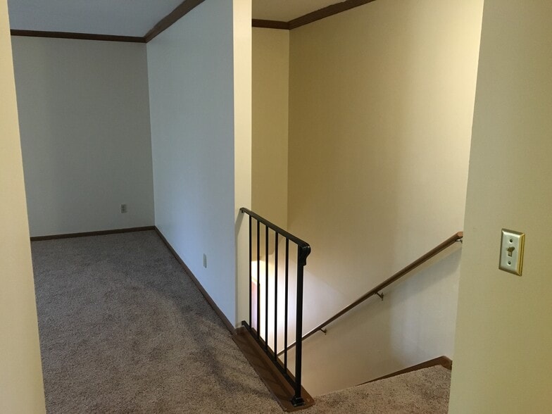 Building Photo - 4670 S Woodland Dr