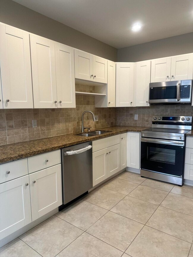 Building Photo - 10458 Lake Vista Cir