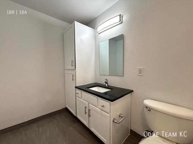 Building Photo - 202 W 5th St