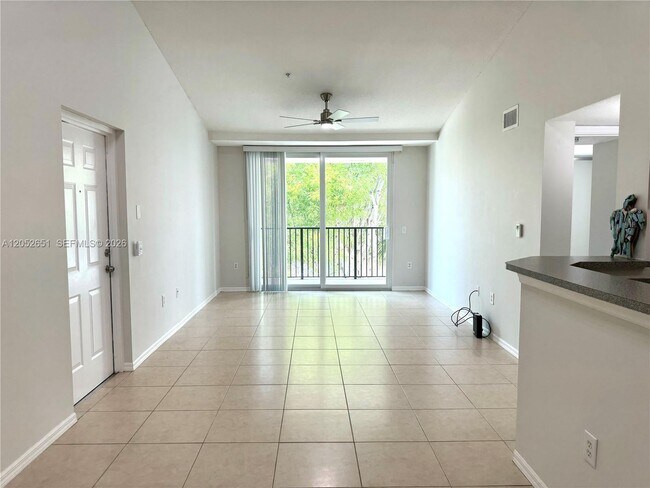 Building Photo - 1020 Villa Cir