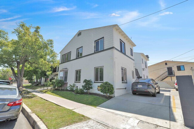 Building Photo - 2452 W 18th St