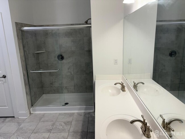 Building Photo - 733 Stiller Ln