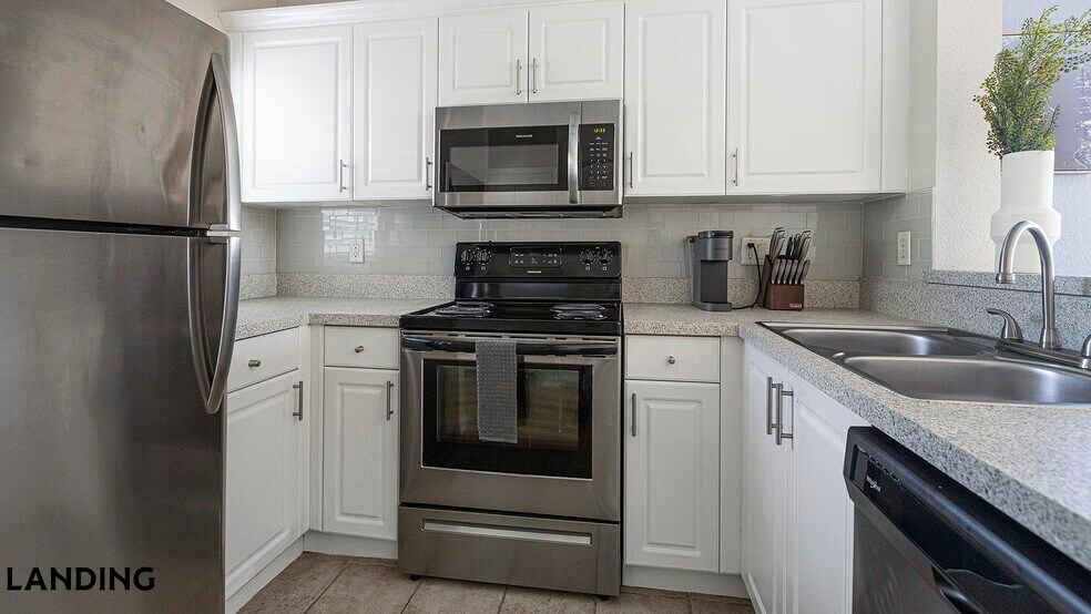 Building Photo - 3695 Island Club Dr