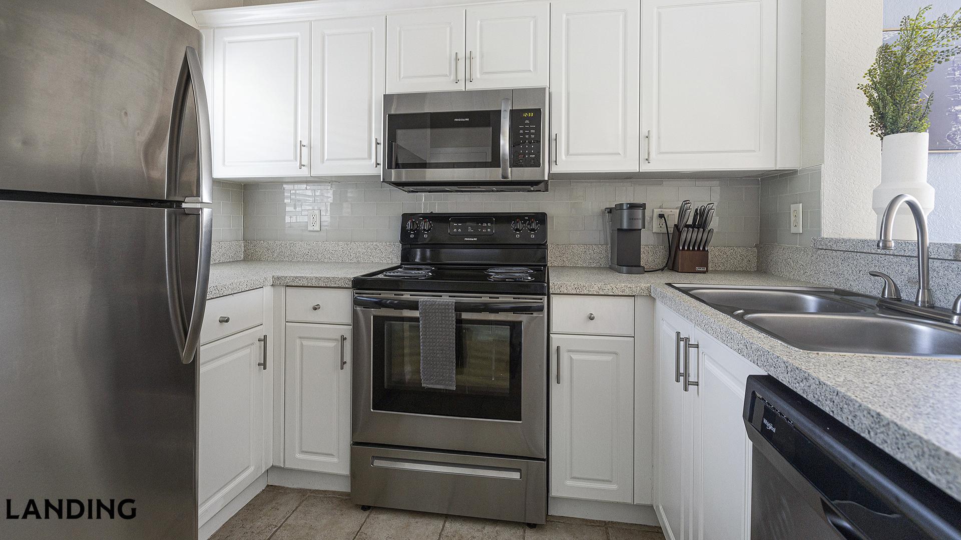 Building Photo - 3695 Island Club Dr