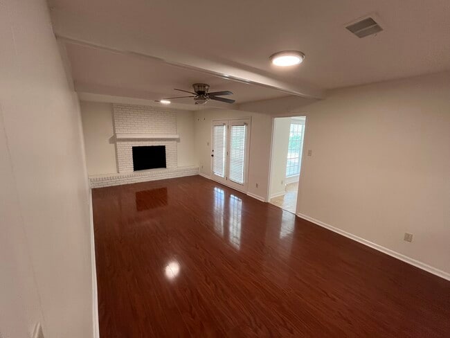 Building Photo - 1375 Riverwood Dr