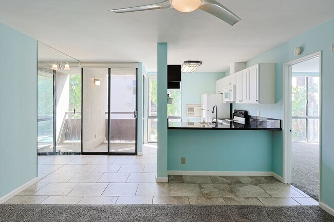 Building Photo - 1 Bed / 1 Bath Condo Near Cowles Mountain – Move-In Special!