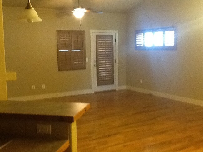 Building Photo - 3 BEDROOM, 2.5 BATHROOM SADDLE RIDGE TWINHOME