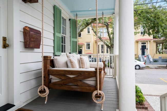 Building Photo - 56 Bull St