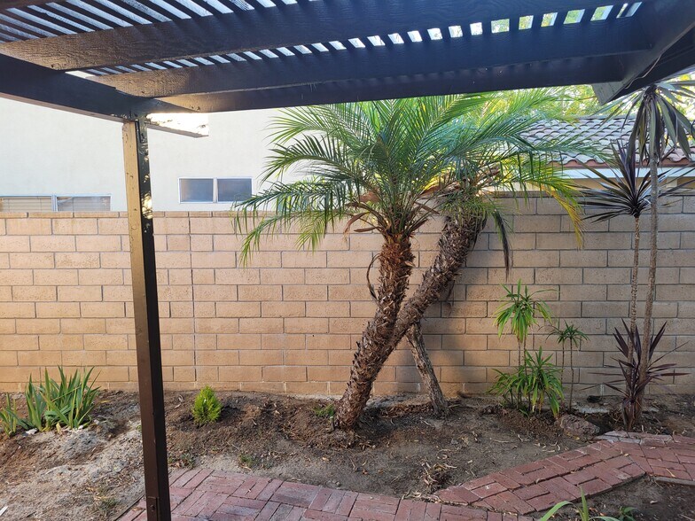 Building Photo - 111 Avenida Santa Anita