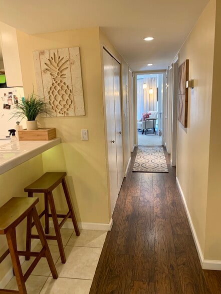 Building Photo - 2607 Pirineos Way