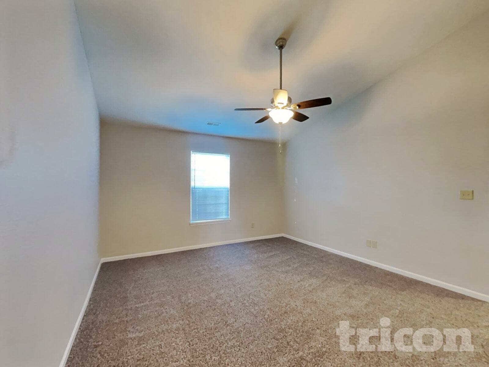 Building Photo - 8623 Robin Run Way