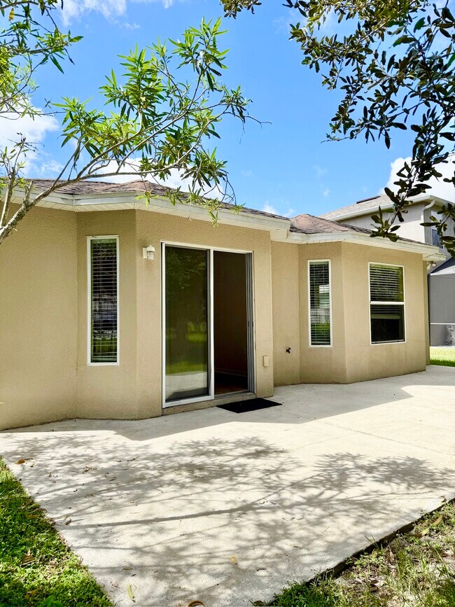 Building Photo - 4302 English Turn Way