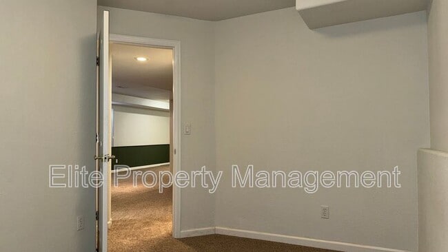 Building Photo - 761 S Laurue Dr