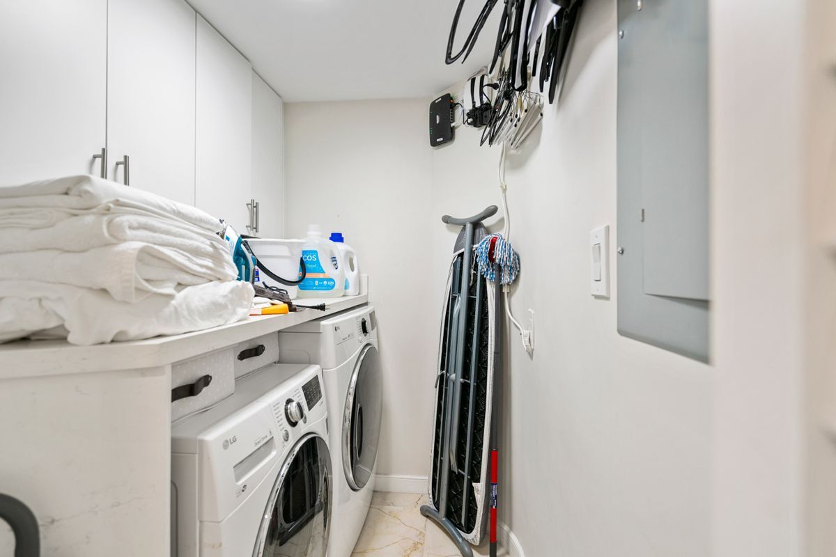 Building Photo - 5757 Collins Ave