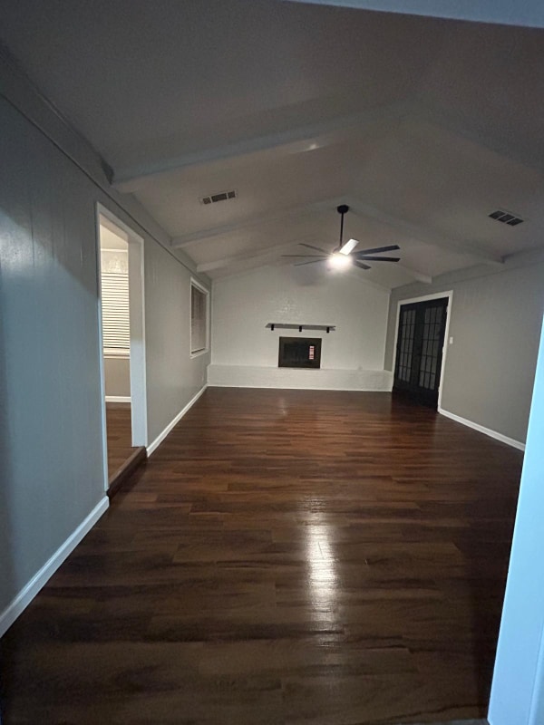 Building Photo - 704 W Pleasantview Dr